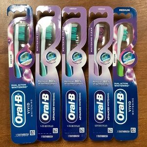 Oral B Medium Advanced Whitening Manual Toothbrush Bundle NEW